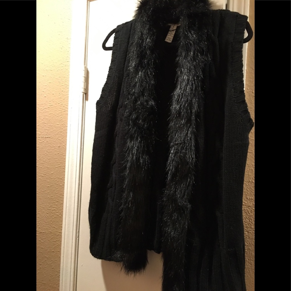 Style & Co xl knit vest with faux fur trim